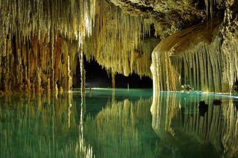 riosecreto-stalactites